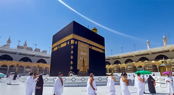 Group vs Individual Umrah Packages from the UK